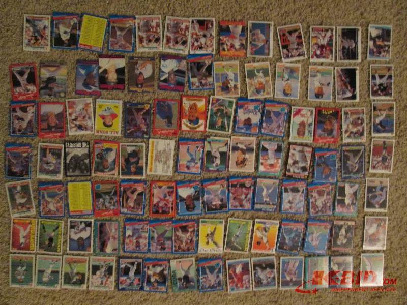 Lot of baseball cards, includes goo...