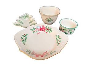 Lenox Holiday Pattern Dinnerware (Lot of 4)