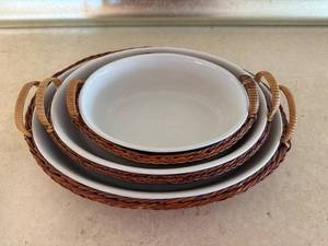 Three-Piece Nesting Set - Ceramic Dinner with Wicker Holders