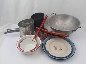 Vintage Kitchen Tools (lot of 8)