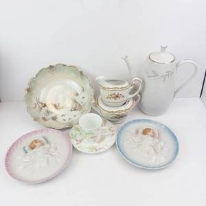Teapot With Floral Motif & Gold Trim - Assorted Chinaware Set (Teapot, Cups & Saucers)