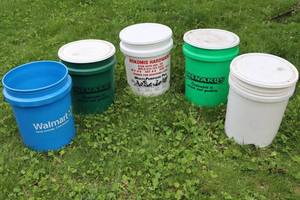 Mixed 5-gallon Pails (Lot of 5)