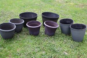Assorted Plastic Flower Pots (Lot of 8)