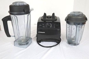 Vitamix 5200 Blender Base With 2 Containers & Accessories