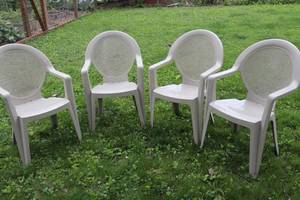 4 Plastic Mesh-Back Lawn Chairs