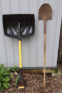 Suncast Snow Shovel & Steel Digging Shovel Mixed Lot