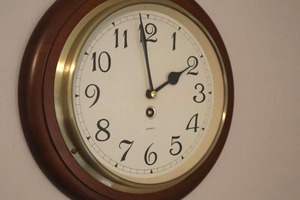 Round Wood Quartz Wall Clock