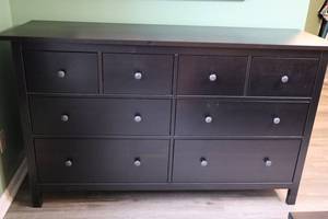 Modern Black 8-Drawer Dresser
