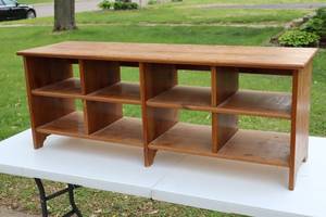 Wooden 8-Compartment Mudroom Rack
