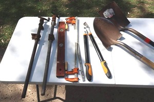 Mixed Lot Hand Tools & Garden Tools
