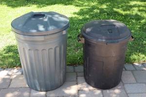 Rubbermaid Roughneck 20 Gallon Trash Cans (Lot of 2)