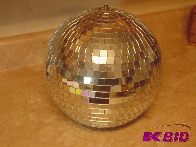 lot 23 image: Mirror Bar
