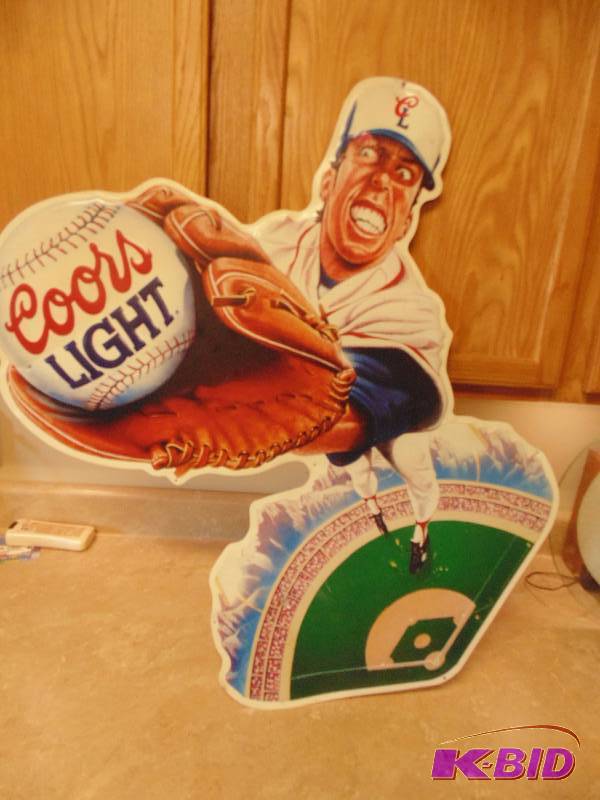 lot 32 image: Coors Light Sign