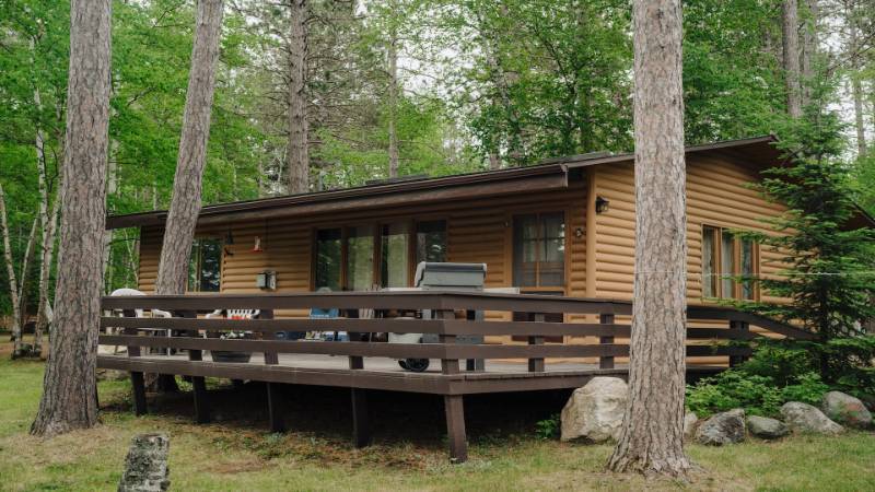 CB05 Timber Bay Cabin Experience - Two Bedroom Experience - The Woodchuck  - 2 Room - 3 Bed Sleeps 5