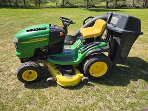 John Deere L130 Lawn Tractor