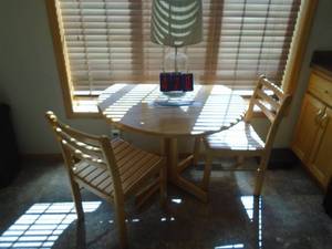 Small nook table with 2 cahirs & lamp. As shown. CASH ON SITE ONLY. PICKUP IS TUESDAY MAY 19TH FROM 11 AM TO 4 PM. REGARDLESS WHAT THE SCHEDULE STATES.