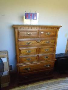 Dresser drawer. As shown. CASH ON SITE ONLY. PICKUP IS TUESDAY MAY 19TH FROM 11 AM TO 4 PM. REGARDLESS WHAT THE SCHEDULE STATES.