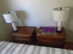 2 ends tables with 2 lamps. As shown. CASH ON SITE ONLY. PICKUP IS TUESDAY MAY 19TH FROM 11 AM TO 4 PM. REGARDLESS WHAT THE SCHEDULE STATES.
