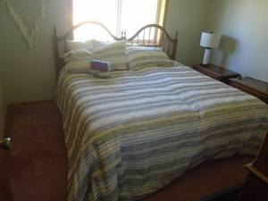 Complete bed & headboard. As shown. CASH ON SITE ONLY. PICKUP IS TUESDAY MAY 19TH FROM 11 AM TO 4 PM. REGARDLESS WHAT THE SCHEDULE STATES.