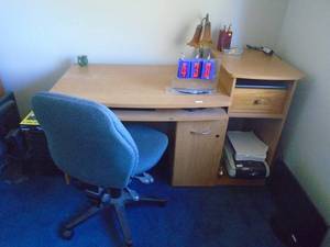 Computer desk with chair. As shown. CASH ON SITE ONLY. PICKUP IS TUESDAY MAY 19TH FROM 11 AM TO 4 PM. REGARDLESS WHAT THE SCHEDULE STATES.