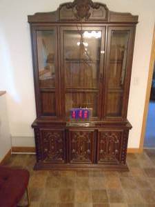 Wood hutch. As shown. CASH ON SITE ONLY. PICKUP IS TUESDAY MAY 19TH FROM 11 AM TO 4 PM. REGARDLESS WHAT THE SCHEDULE STATES.