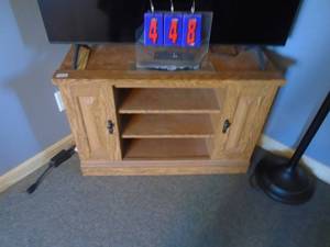 Wood night stand. As shown. CASH ON SITE ONLY. PICKUP IS TUESDAY MAY 19TH FROM 11 AM TO 4 PM. REGARDLESS WHAT THE SCHEDULE STATES.