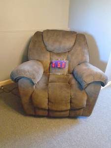 RockerRecliner chair. As shown. CASH ON SITE ONLY. PICKUP IS TUESDAY MAY 19TH FROM 11 AM TO 4 PM. REGARDLESS WHAT THE SCHEDULE STATES.