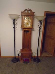 Grandfother clock in need of some repair & tlc with 2 free standing lamps. CASH ON SITE ONLY. PICKUP IS TUESDAY MAY 19TH FROM 11 AM TO 4 PM. REGARDLESS WHAT THE SCHEDULE STATES.