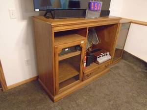 Wood entertainment center. As shown. Contents not included as shown in pictures. CASH ON SITE ONLY. PICKUP IS TUESDAY MAY 19TH FROM 11 AM TO 4 PM. REGARDLESS WHAT THE SCHEDULE STATES.