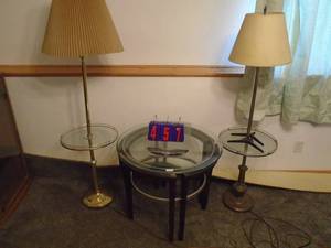 Glass top end table with 2 lamps. As shown. CASH ON SITE ONLY. PICKUP IS TUESDAY MAY 19TH FROM 11 AM TO 4 PM. REGARDLESS WHAT THE SCHEDULE STATES.