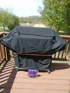 BBQ monument lp gas grill. Used but good condition. With cover. As shown. CASH ON SITE ONLY. PICKUP IS TUESDAY MAY 19TH FROM 11 AM TO 4 PM. REGARDLESS WHAT THE SCHEDULE STATES.