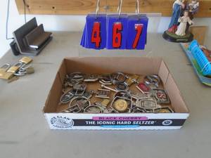 Misc hood ornaments. As shown. CASH ON SITE ONLY. PICKUP IS TUESDAY MAY 19TH FROM 11 AM TO 4 PM. REGARDLESS WHAT THE SCHEDULE STATES.
