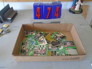 Vintage 1977 Starwars trading cards. Very nice condition. Approx 40 to 50 in the box. As shown. CASH ON SITE ONLY. PICKUP IS TUESDAY MAY 19TH FROM 11 AM TO 4 PM. REGARDLESS WHAT THE SCHEDULE STATES.