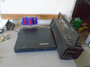 Sony dvd player & old school boombox. As shown. CASH ON SITE ONLY. PICKUP IS TUESDAY MAY 19TH FROM 11 AM TO 4 PM. REGARDLESS WHAT THE SCHEDULE STATES.