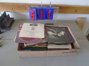 1 flat of 45 rpm records. Approx 30. As shown. CASH ON SITE ONLY. PICKUP IS TUESDAY MAY 19TH FROM 11 AM TO 4 PM. REGARDLESS WHAT THE SCHEDULE STATES.