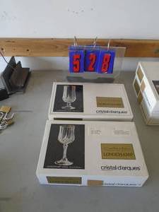 Crystal wine glasses. As shown. CASH ON SITE ONLY. PICKUP IS TUESDAY MAY 19TH FROM 11 AM TO 4 PM. REGARDLESS WHAT THE SCHEDULE STATES.