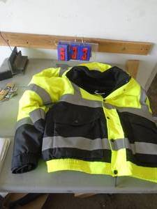 Reflective safety coat. Size xl. New condition. As shown. CASH ON SITE ONLY. PICKUP IS TUESDAY MAY 19TH FROM 11 AM TO 4 PM. REGARDLESS WHAT THE SCHEDULE STATES.