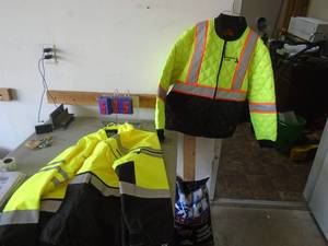 2 reflective saftey coats. As shown. Both like new. Size xl and 1 xxl. CASH ON SITE ONLY. PICKUP IS TUESDAY MAY 19TH FROM 11 AM TO 4 PM. REGARDLESS WHAT THE SCHEDULE STATES.