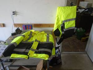 Safety reflective pants & coat. Size xl CASH ON SITE ONLY. PICKUP IS TUESDAY MAY 19TH FROM 11 AM TO 4 PM. REGARDLESS WHAT THE SCHEDULE STATES.