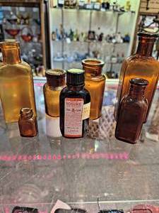 VINTAGE- Assortment of mini glass bottles