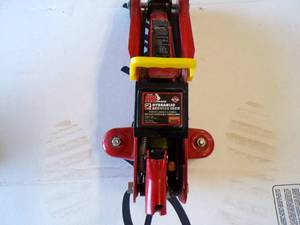 2 Ton Big Red Hydraulic Jack with Handle