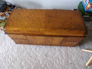 Lane Altavista, VA.  Aroma Hope Chest