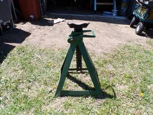 One 12 Ton Jack Stand