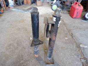 Two Types Trailer Jacks