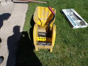 Rubbermaid Heavy Duty Mop Bucket Great Shape