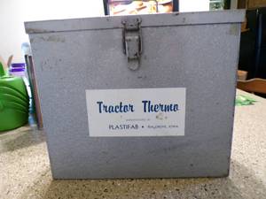 Vintage Tractor Thermo Container