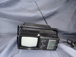 1984 sears sr3000 portable tv & amfmpsb radio