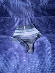 Lot of handkerchief vases