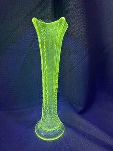 Vintage imperial uranium swung vase
