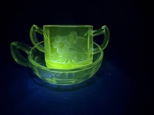 Princess house clear glass set that GLOWS